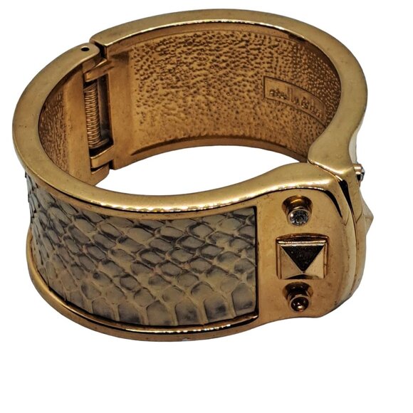 Stella and dot gold tone and animal print clamper magnet clasp bracelet - Picture 1 of 5